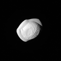 Спутник Сатурна похож на пельмень