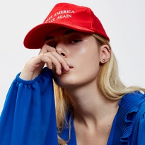С чем носить кепку Make America Great Again: 3 смелые идеи