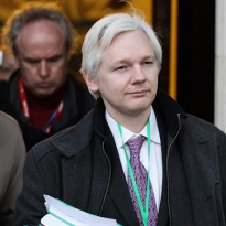 Венсан Кассель, Жак Одиар и Жан-Мишель Жарр просят об убежище Ассанжу и Сноудену во Франции