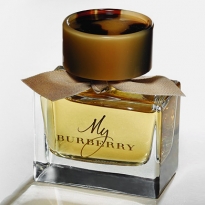 Burberry посвятили аромат своему легендарному тренчу