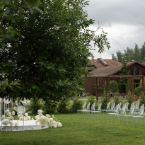 Artiland и Palmira Garden: 7 локаций для камерной свадьбы как в «Американской истории любви»