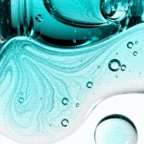 С витаминами, ниацинамидом и гиалуроновой кислотой: 8 легких сывороток на весну