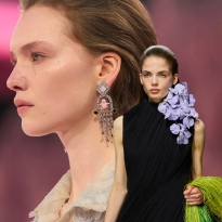 Зачесанные назад волосы и подводка на веках: бьюти-тренды кутюрной Недели моды весна-лето 2026