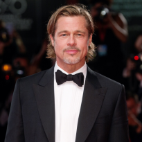 Брэд Питт, Колин Фаррелл и другие звездные мужчины, которых не испортил возраст (и их бьюти-секреты)