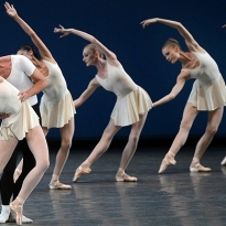 Сара Бертон, Мэри Катранзу и Валентино Гаравани создадут балетные костюмы