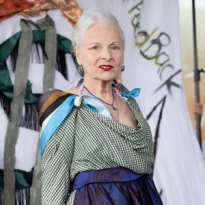 Вивьен Вествуд критикует долларовую экономику в кампании для своего бренда