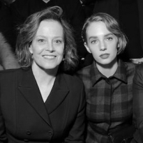 Сигурни Уивер, Кара Делевинь и другие гости показа Dior в Париже