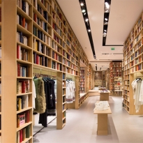 Библиотечный интерьер бутика Sonia Rykiel решили оставить на сезон