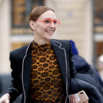 Корсеты, жилетки, кольчуги. Посмотрите стритстайл с Недели высокой моды в Париже