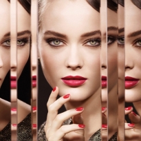 Моника Ягачак и видео рождественской коллекции макияжа Chanel