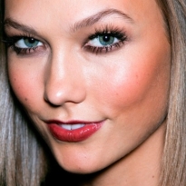 Тенденция: золото в макияже