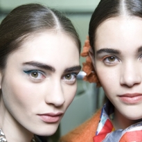Красота в деталях: образы с показа Chanel