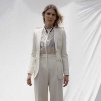 Дизайнер с уругвайского ранчо, которая одевает женщин-политиков: что нужно знать о новом креативном директоре Chloé