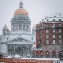 Новый год в отеле «Астория»: елка Dior, специальное меню и праздничная атмосфера