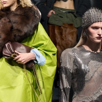 Модная кольчуга, много кожи, мех везде и всюду: Неделя моды в Милане осень-зима 2025 в макро- и микротрендах