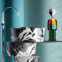 Триптих из микромозаики и ар-деко: как прошла ярмарка Downtown Design 2025 в Дубае