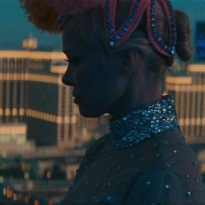 Материнство и эйджизм: что волнует Джию Копполу в фильме «Шоугерл»