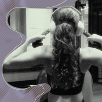 Какие упражнения сделают мышцы крепкими? Показывает тренер