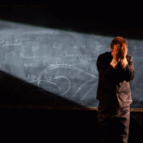 «Школа для дураков» и «Чайка»: лучшие премьеры уходящего театрального сезона — выбор BURO.