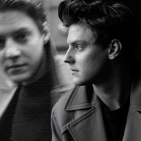 «Принимать ту жизнь, которую выбирают друзья»: Павел Табаков — о проявлении чувств и комедии «По барам»