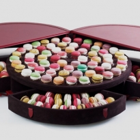 Объект желания: чемоданчик для макарунов от Moynat