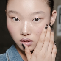 Тренд: миндалевидные ногти