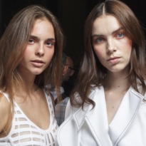 Как повторить монохромный макияж с показа Genny