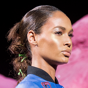 Как повторить макияж с дрейпингом с показа Fenty x Puma Как повторить макияж с дрейпингом с показа Fenty x Puma