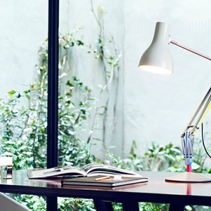 Новая жизнь настольной лампы Anglepoise Type75 от Пола Смита Новая жизнь настольной лампы Anglepoise Type75 от Пола Смита