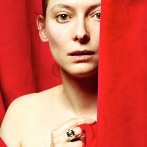 Шарлотта Рэмплинг и Тильда Суинтон примут участие в фотоперформансе