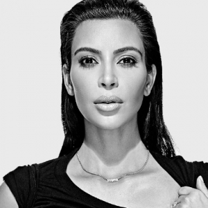 Снимки Ким Кардашьян и Кендалл Дженнер в кампании против домашнего насилия