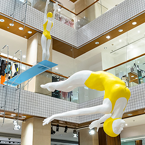 ЦУМ представил новый интерьер с бассейном и площадкой для гольфа