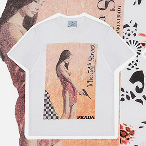 Prada украсила футболки феминистскими постерами