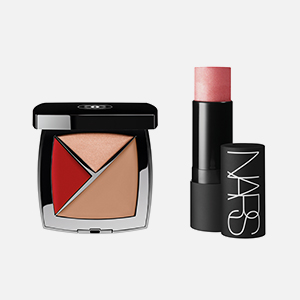 Новогодняя косметичка: что взять с собой на вечеринку