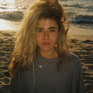 «Мой стиль — винтажная фототерапия»: Саша Маслова — о последних трендах в съемке, пленочной эстетике и советах новичкам