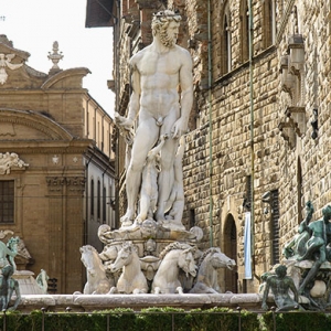 Благотворительные вливания: Salvatore Ferragamo реставрирует старинный фонтан