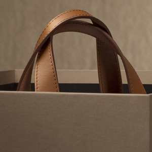 Джорджо Армани создал новую сумку, но ее дизайн пока держит в секрете