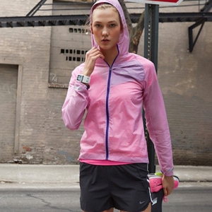 Карли Клосс стала лицом новой коллекции Nike