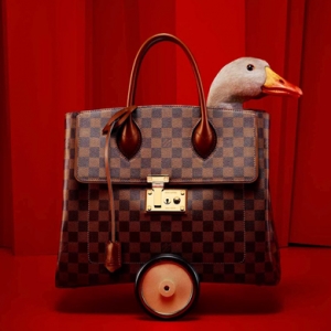 Гуси представили рождественскую коллекцию Louis Vuitton