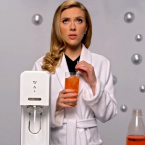 Почему канал Fox \"отредактировал\" рекламу со Скарлетт Йоханссон?