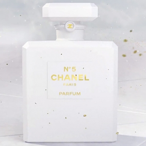 Новогоднее поздравление от Chanel