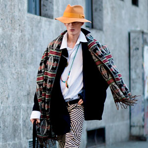 Вещи из гобеленовой ткани и warcore: что носят на Неделе мужской моды в Милане