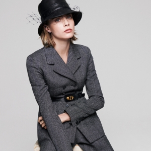 Кара Делевинь сняла саму себя в кампании помад Dior Addict Stellar Shine