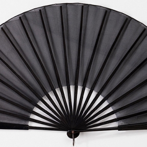 Смерть ей к лицу: выставка траурных костюмов в МET