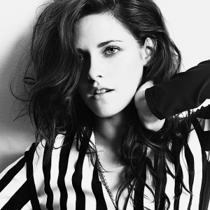 Кристен Стюарт остается в Balenciaga