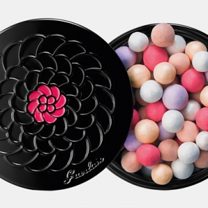 Рождественские коллекции макияжа: пудры и хайлайтеры