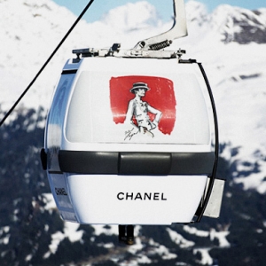 Горнолыжные кабинки Chanel со скетчами Карла Лагерфельда