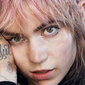 Grimes стала лицом аромата Stella McCartney