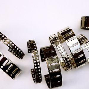 Капсульная коллекция браслетов Давида Кома для More is Love