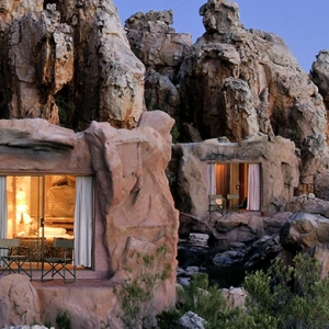 \"Первобытный\" отель с номерами-пещерами в Южной Африке
